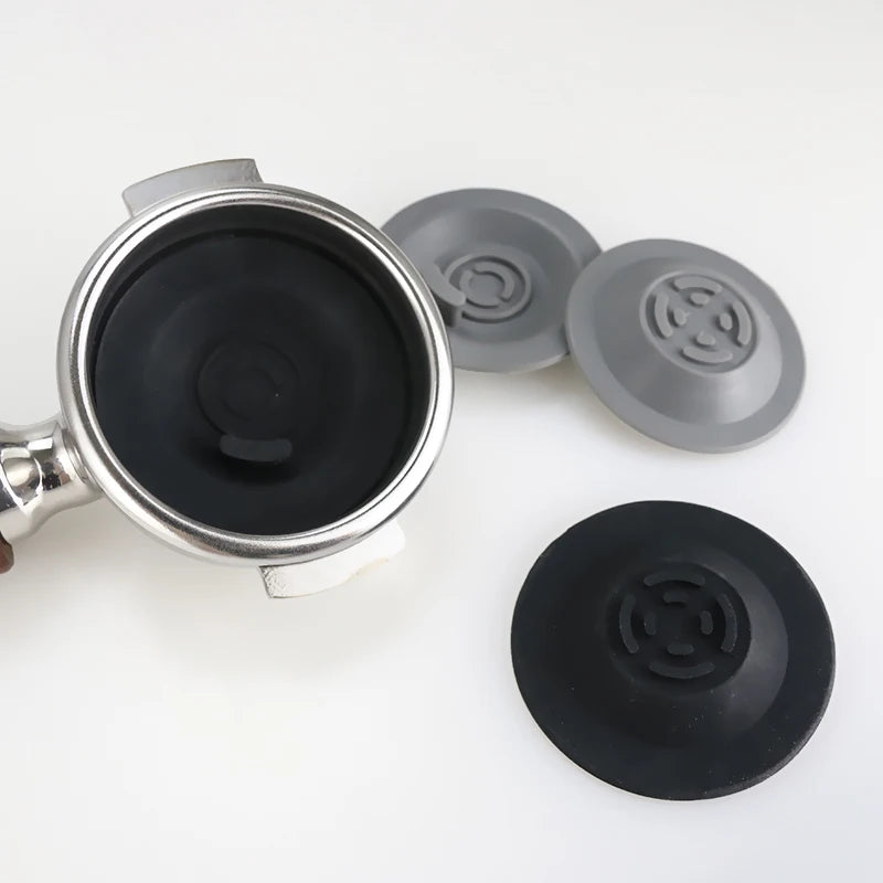 UK Espresso backflush portafilter disc set including 58mm black silicone and metal discs for espresso machines
